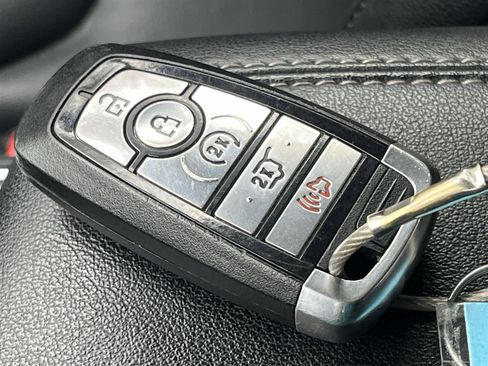 Used 2024 Ford Edge Titanium image 30