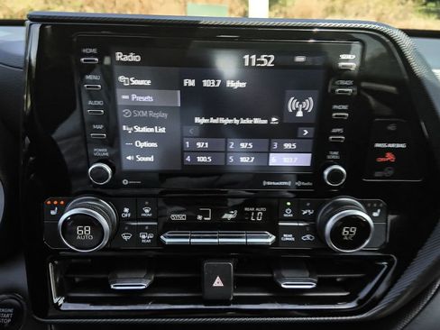 Used 2022 Toyota Highlander XSE image 19