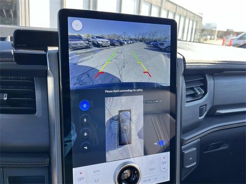 Used 2024 Ford Expedition Platinum image 40