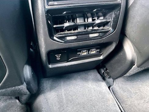 Used 2023 Jeep Grand Cherokee Altitude image 10