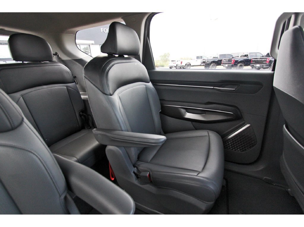Used 2024 Kia EV9 Light Long Range RWD image 13