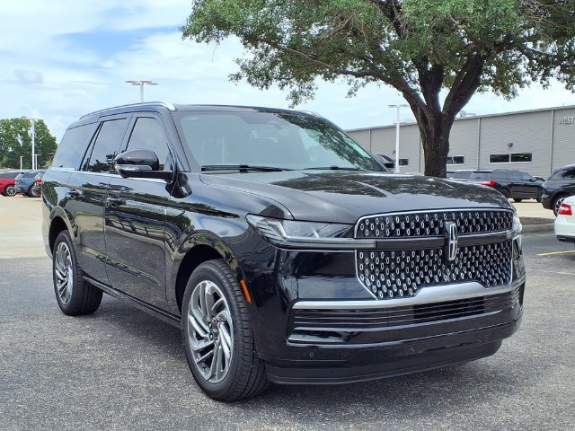 New 2026 Lincoln Navigator Reserve AWD/4WD image 4