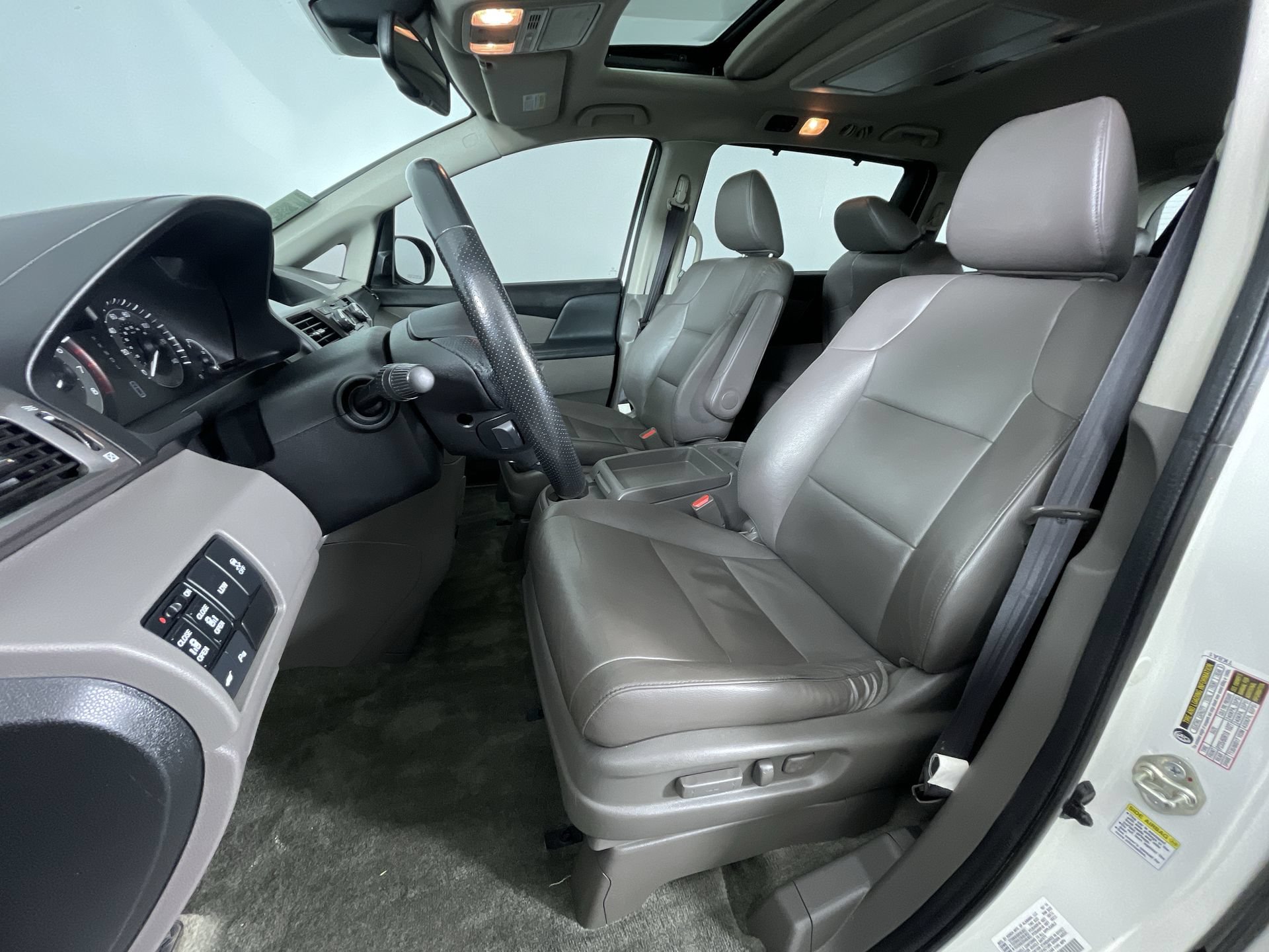 Used 2015 Honda Odyssey Touring Elite image 14