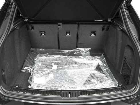 New 2026 Porsche Macan image 32