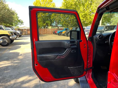 Used 2018 Jeep Wrangler Unlimited Sahara image 19