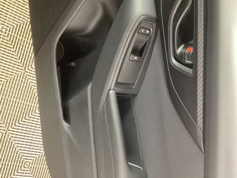 Used 2023 Subaru Crosstrek 2.0i Premium image 17