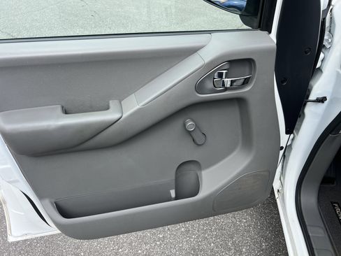 Used 2014 Nissan Frontier S RWD image 19