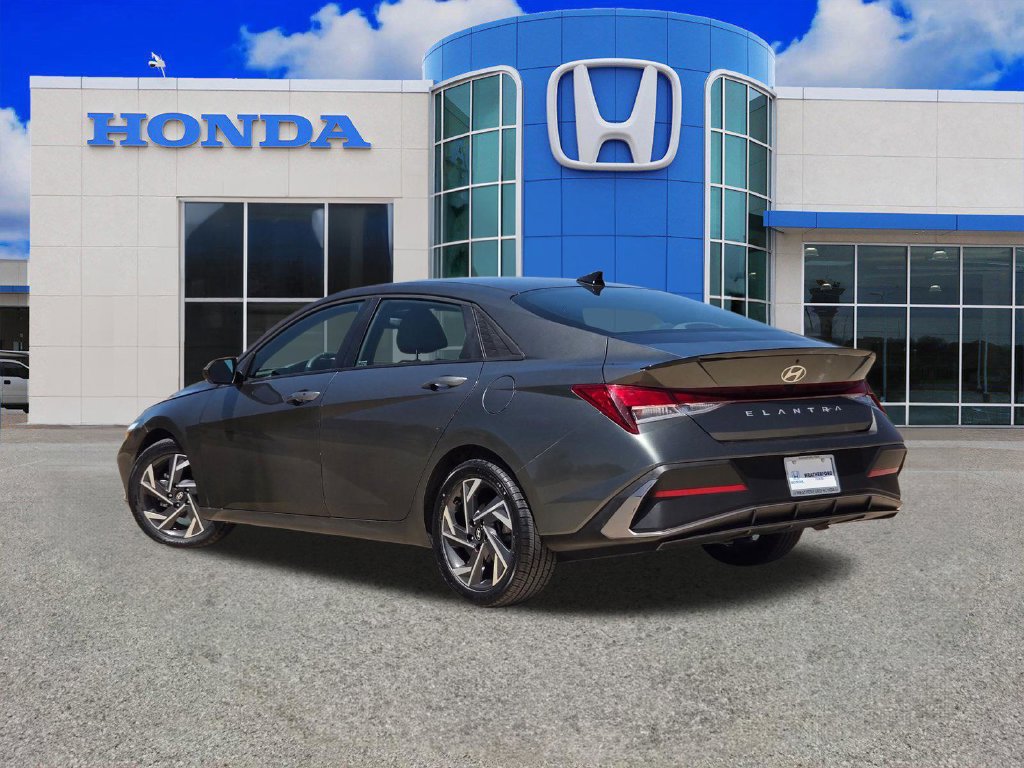 Used 2025 Hyundai Elantra Sport FWD image 5