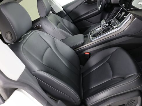 Used 2022 Audi Q8 Premium Plus AWD/4WD image 32