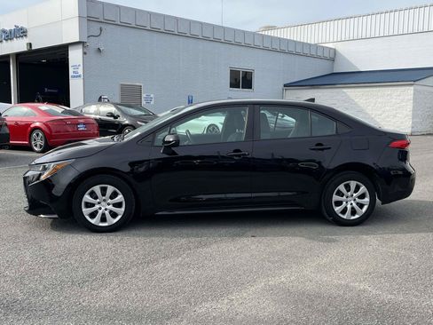 Used 2023 Toyota Corolla LE FWD image 4
