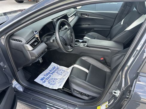 Used 2025 Toyota Camry SE FWD image 10