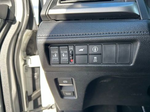 Used 2023 Honda Odyssey EX-L image 17