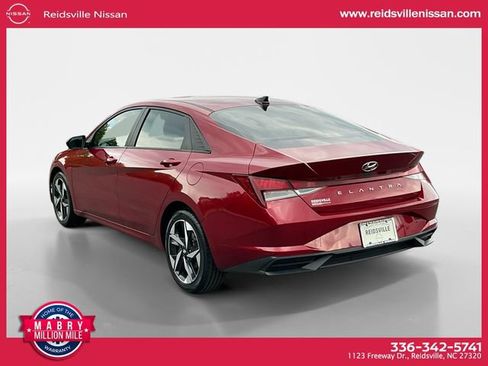 Used 2023 Hyundai Elantra SEL w/ Convenience Package FWD image 3