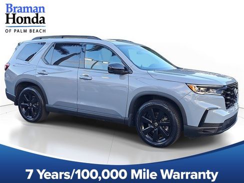 Certified 2025 Honda Pilot Black Edition image 1