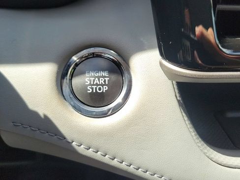 Used 2022 Toyota Highlander XLE FWD image 26