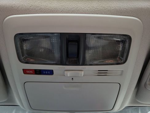 Used 2018 Subaru Forester 2.5i Premium w/ All-Weather Package image 22