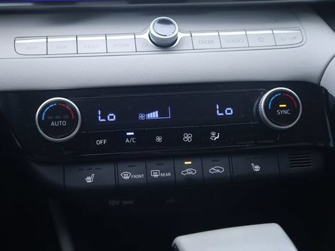 Certified 2025 Hyundai Elantra Limited FWD image 18