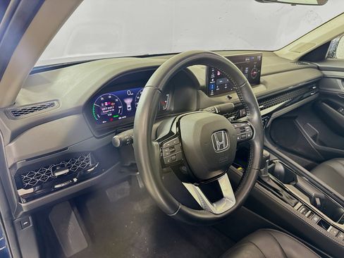 Used 2024 Honda Accord Touring image 9