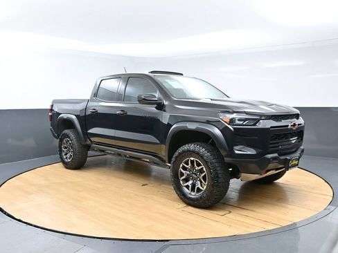 Used 2024 Chevrolet Colorado ZR2 w/ Technology Package AWD/4WD image 9