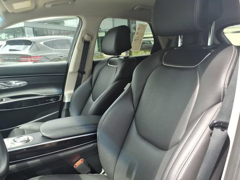 Used 2025 Genesis GV70 2.5T AWD/4WD image 17