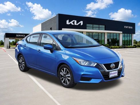Used 2020 Nissan Versa SV FWD image 3
