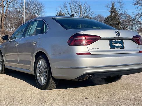 Used 2017 Volkswagen Passat 1.8T SE w/ SE Lighting Package image 11