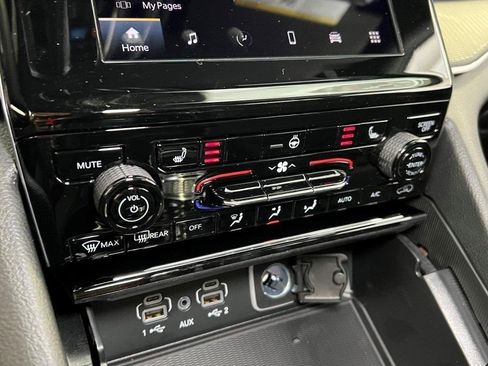 New 2025 Jeep Grand Cherokee L Laredo w/ Luxury Tech Group I image 33