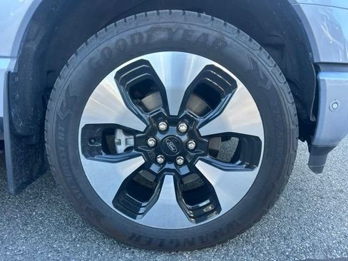 Used 2022 Ford F150 Lightning Platinum AWD/4WD image 18