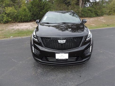 New 2026 Cadillac XT5 Luxury w/ LPO, ONYX Package image 2