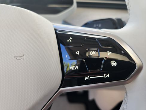 New 2025 Volkswagen ID. Buzz 1st Edition image 16