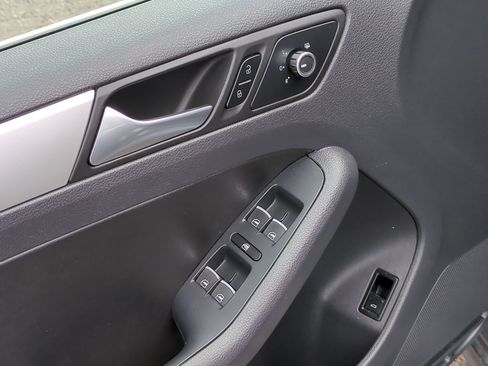 Used 2013 Volkswagen Jetta SE image 10