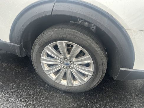 Certified 2022 Ford Explorer Limited w/ Limited Technology Package AWD/4WD image 6