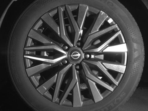 Used 2025 Nissan Altima 2.5 SV FWD image 15