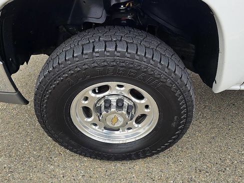 Used 2004 Chevrolet Silverado 2500 LT w/ Skid Plate Package image 9