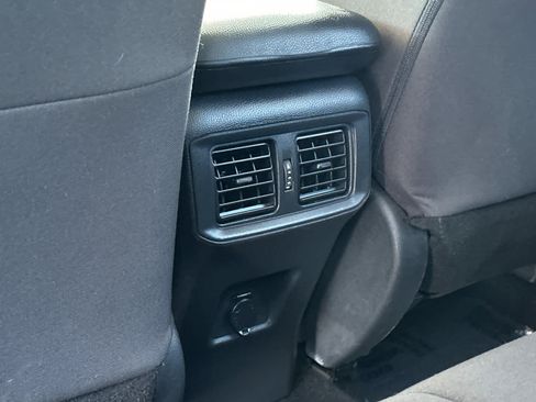 Used 2019 Toyota RAV4 LE AWD/4WD image 14