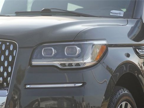 Used 2023 Lincoln Navigator Black Label image 4
