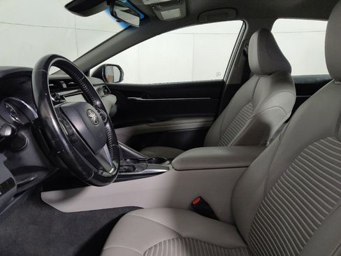 Used 2020 Toyota Camry SE image 17