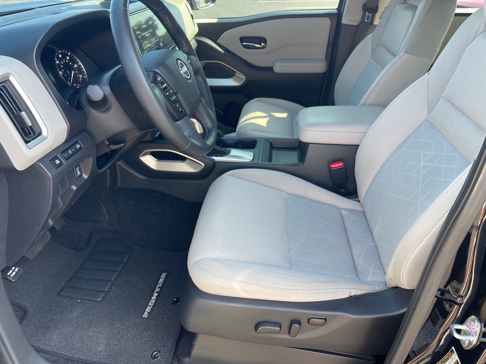 Used 2025 Nissan Frontier SV w/ SV Convenience Package RWD image 10
