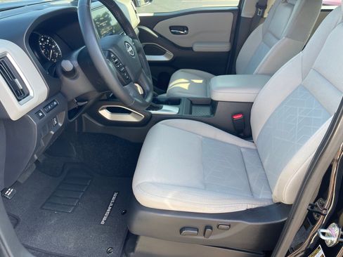 Used 2025 Nissan Frontier SV w/ SV Convenience Package RWD image 10