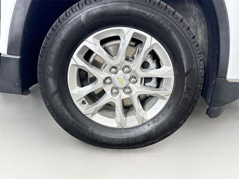 Used 2021 Chevrolet Traverse LT FWD image 31