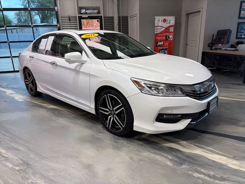 Used 2016 Honda Accord Touring image 1