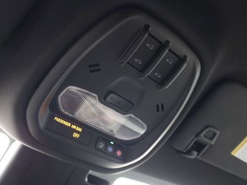 Used 2025 Chevrolet Trax RS w/ Sunroof Package image 21