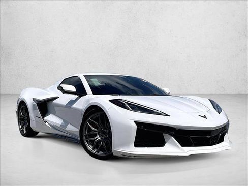 Used 2025 Chevrolet Corvette Z06 RWD image 12