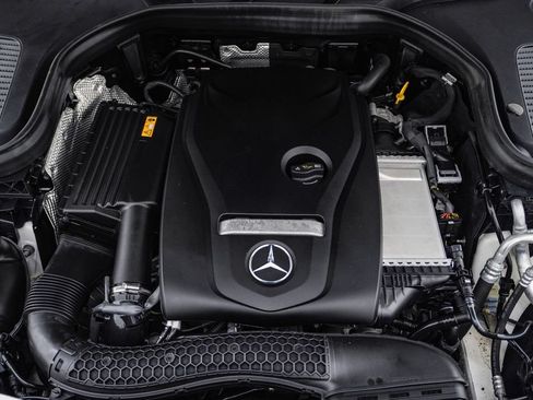 Used 2018 Mercedes-Benz GLC 300 4MATIC image 29