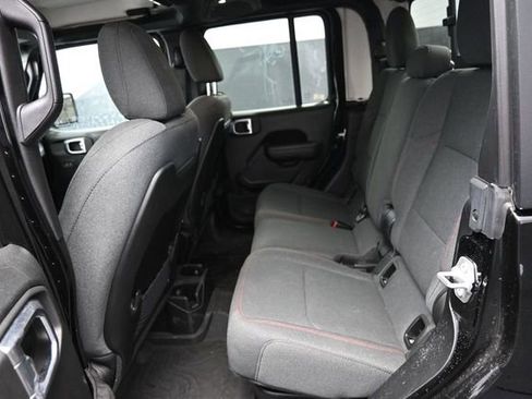 Used 2024 Jeep Gladiator Rubicon w/ Technology Group AWD/4WD image 34