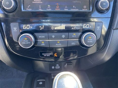 Certified 2020 Nissan Rogue SV w/ Sun & Sound Touring Package image 21