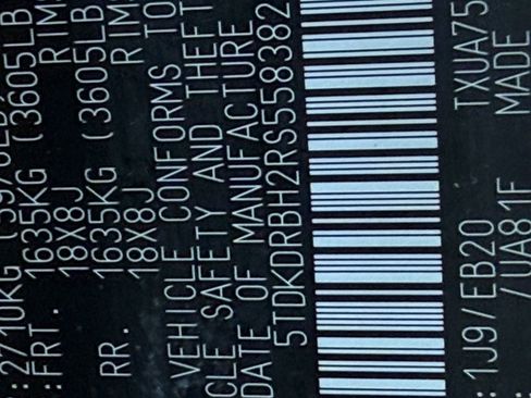 Used 2024 Toyota Highlander XLE image 32