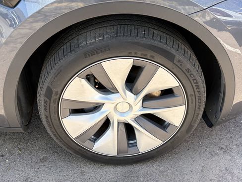 Used 2023 Tesla Model Y Long Range AWD/4WD image 9