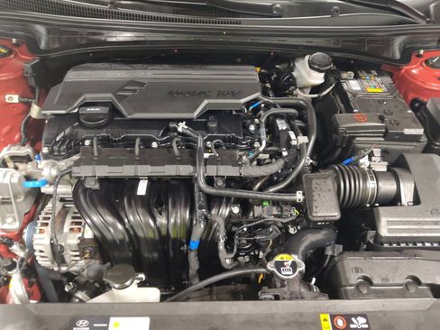 Used 2025 Hyundai Elantra SE FWD image 30