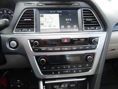 Used 2015 Hyundai Sonata Limited w/ Option Group 06 image 25